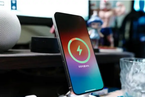 阳朔苹果15换屏服务分享用什么充电器给iPhone15充电更好 